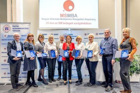 Marking its 25th anniversary, the Hungarian Foundation for People with Multiple Sclerosis honored neurologists who had been especially active in professional collaboration. The awards were presented at the 2024 Annual Congress of the Hungarian Neuroimmunology Society. In the center, wearing red, is Dr. Erzsébet Fazekasné Magda, Executive Secretary of MSMBA; on the far right is Anita Szántai, President of MSMBA. 